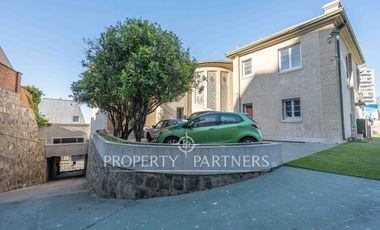 Gran casa con uso comercial