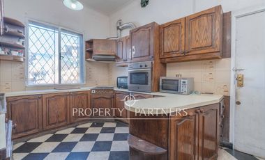 Gran casa con uso comercial