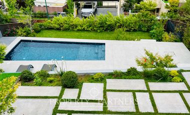 Casa en los Litres semi nueva con piscina y jardín bien formado