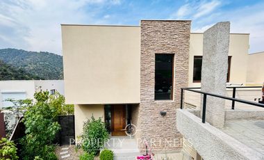 Casa en los Litres semi nueva con piscina y jardín bien formado