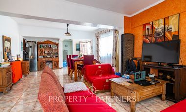 Gran Casa de 4 Niveles con Potencial Comercial en una Amplio terreno en La Serena