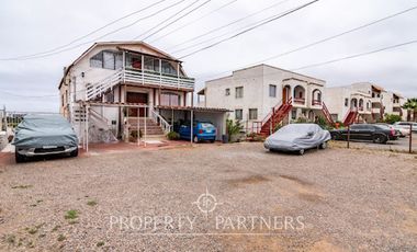 Gran Casa de 4 Niveles con Potencial Comercial en una Amplio terreno en La Serena