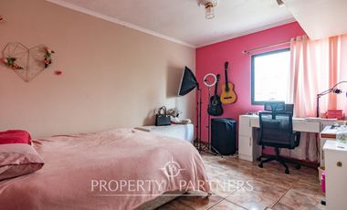 Gran Casa de 4 Niveles con Potencial Comercial en una Amplio terreno en La Serena