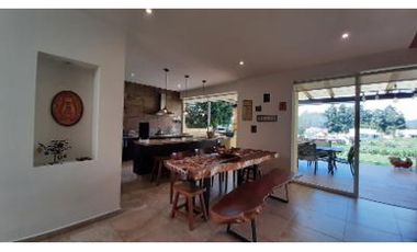 CASA EN VENTA TOTALMENTE EQUIPADA EN PUNTA SUR VALLE DE BRAVO