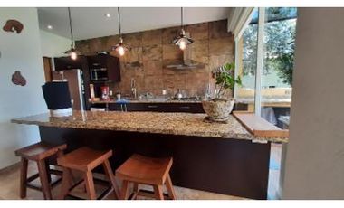 CASA EN VENTA TOTALMENTE EQUIPADA EN PUNTA SUR VALLE DE BRAVO