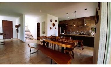 CASA EN VENTA TOTALMENTE EQUIPADA EN PUNTA SUR VALLE DE BRAVO