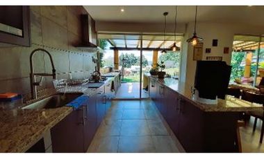 CASA EN VENTA TOTALMENTE EQUIPADA EN PUNTA SUR VALLE DE BRAVO