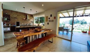 CASA EN VENTA TOTALMENTE EQUIPADA EN PUNTA SUR VALLE DE BRAVO