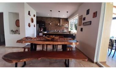 CASA EN VENTA TOTALMENTE EQUIPADA EN PUNTA SUR VALLE DE BRAVO