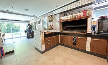 Venta Casa 6 Amb con pileta climatizada en Barrancas de Guido