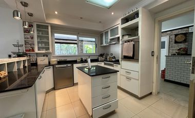Venta Casa 6 Amb con pileta climatizada en Barrancas de Guido
