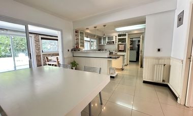 Venta Casa 6 Amb con pileta climatizada en Barrancas de Guido