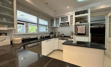 Venta Casa 6 Amb con pileta climatizada en Barrancas de Guido