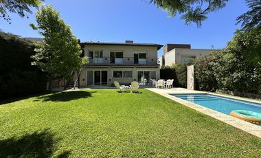 Venta Casa 6 Amb con pileta climatizada en Barrancas de Guido