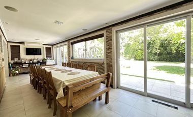 Venta Casa 6 Amb con pileta climatizada en Barrancas de Guido