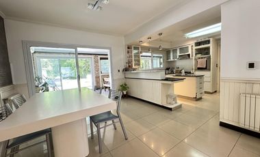 Venta Casa 6 Amb con pileta climatizada en Barrancas de Guido