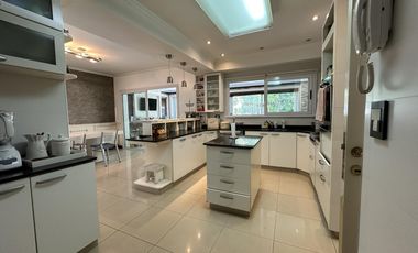 Venta Casa 6 Amb con pileta climatizada en Barrancas de Guido