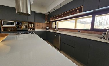 Casa Gerencial en Barrio Confluencia