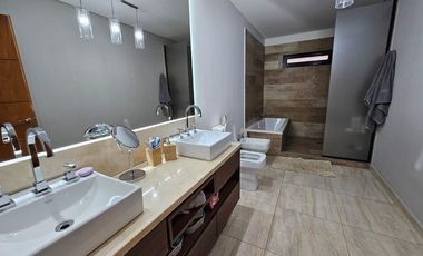 Casa Gerencial en Barrio Confluencia