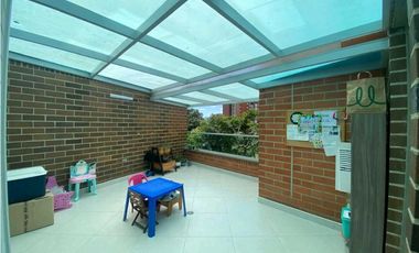 Apartamento con terraza, Envig Cumbres 135m2. 💰900 Mill