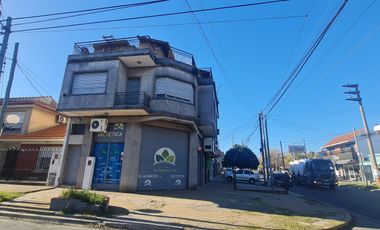VENTA EN BLOQUE CASA MAS LOCALES EN QUILMES
