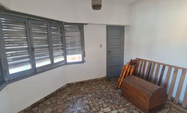 VENTA EN BLOQUE CASA MAS LOCALES EN QUILMES