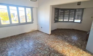 VENTA EN BLOQUE CASA MAS LOCALES EN QUILMES