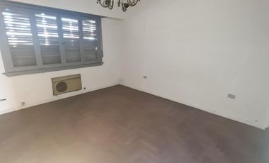 VENTA EN BLOQUE CASA MAS LOCALES EN QUILMES