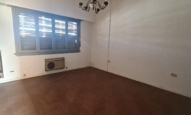 VENTA EN BLOQUE CASA MAS LOCALES EN QUILMES