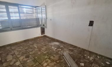 VENTA EN BLOQUE CASA MAS LOCALES EN QUILMES