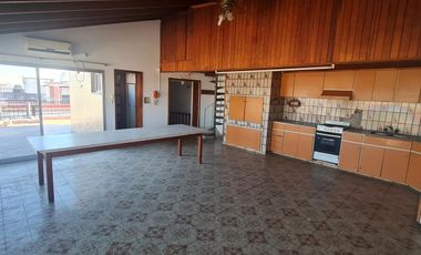 VENTA EN BLOQUE CASA MAS LOCALES EN QUILMES