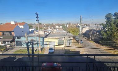 VENTA EN BLOQUE CASA MAS LOCALES EN QUILMES