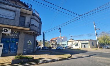 VENTA EN BLOQUE CASA MAS LOCALES EN QUILMES