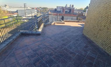 VENTA EN BLOQUE CASA MAS LOCALES EN QUILMES