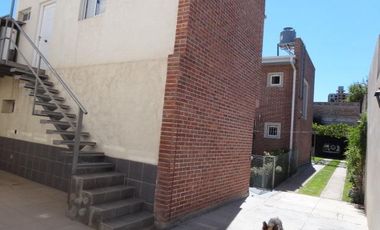 Casa con local, oficinas y terreno venta centro Neuquén
