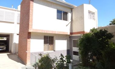 Casa con local, oficinas y terreno venta centro Neuquén