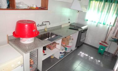 Casa con local, oficinas y terreno venta centro Neuquén