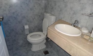 Casa con local, oficinas y terreno venta centro Neuquén
