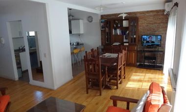 Casa con local, oficinas y terreno venta centro Neuquén