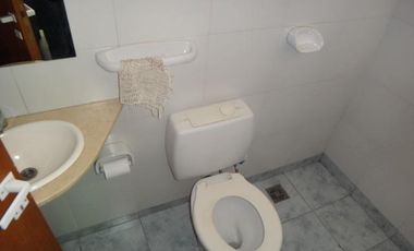 Casa con local, oficinas y terreno venta centro Neuquén