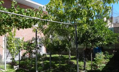 Casa con local, oficinas y terreno venta centro Neuquén