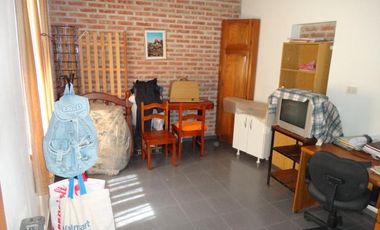 Casa con local, oficinas y terreno venta centro Neuquén