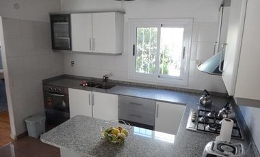 Casa con local, oficinas y terreno venta centro Neuquén
