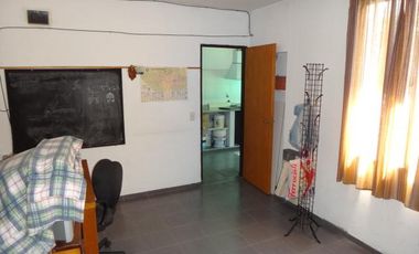 Casa con local, oficinas y terreno venta centro Neuquén