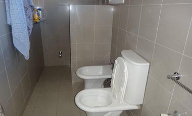 Casa con local, oficinas y terreno venta centro Neuquén