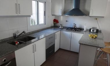 Casa con local, oficinas y terreno venta centro Neuquén