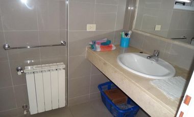 Casa con local, oficinas y terreno venta centro Neuquén