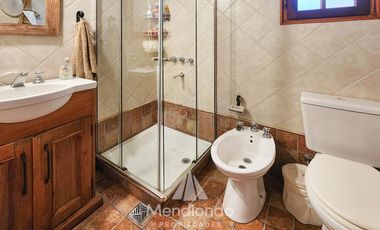 Casa 3 amb con Pileta y Quincho (840 m2 de lote) en Bruno e/ Olga y Ofelia - Sierra de los Padres