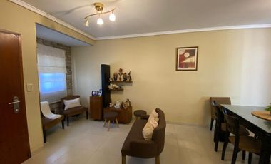Departamento en  venta de 3 ambientes con cochera