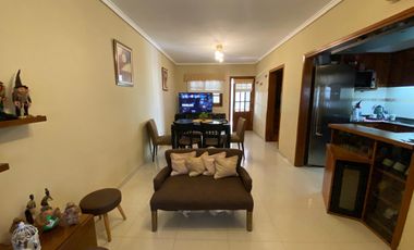Departamento en  venta de 3 ambientes con cochera